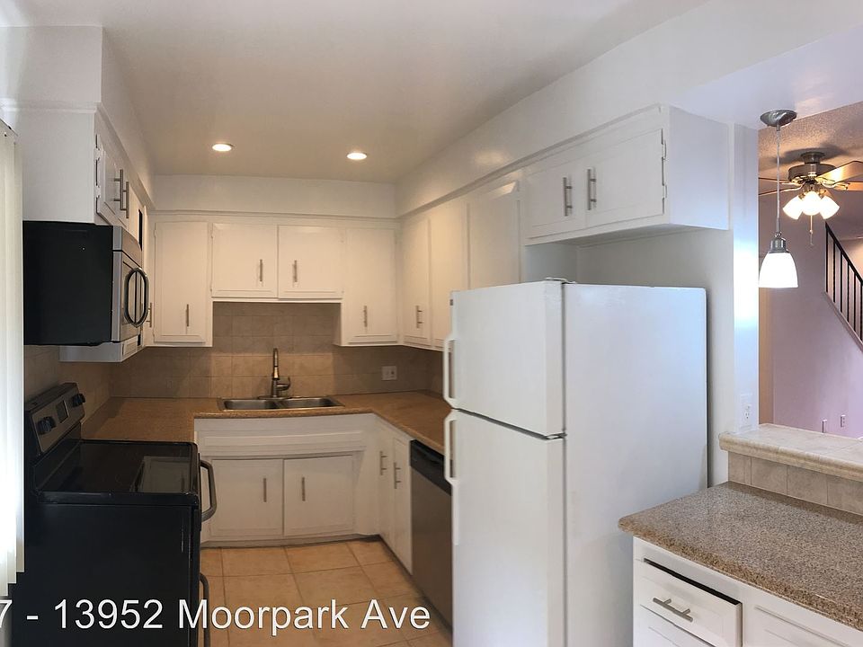 1st image of 13952 Moorpark St APT 01