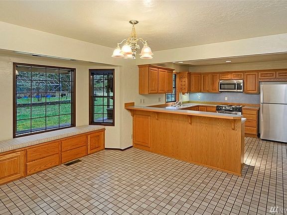 5th image of 3272 Gillard Pl NW