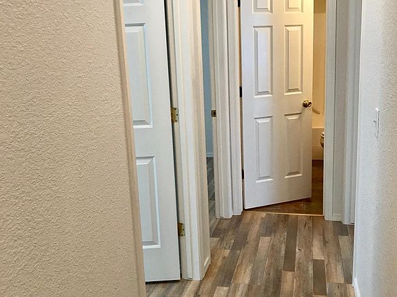 4th image of 2631 Stratford Ln
