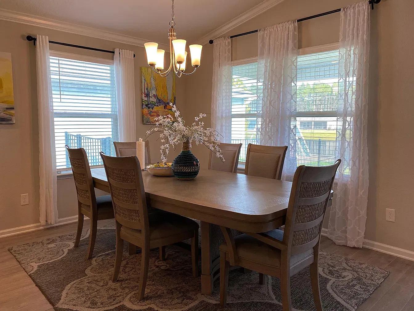 3 bed, 1604 sqft, $2,575 — Photo 4