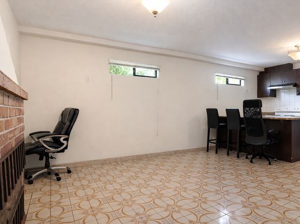 2 bedroom rental in Surrey — photo 8