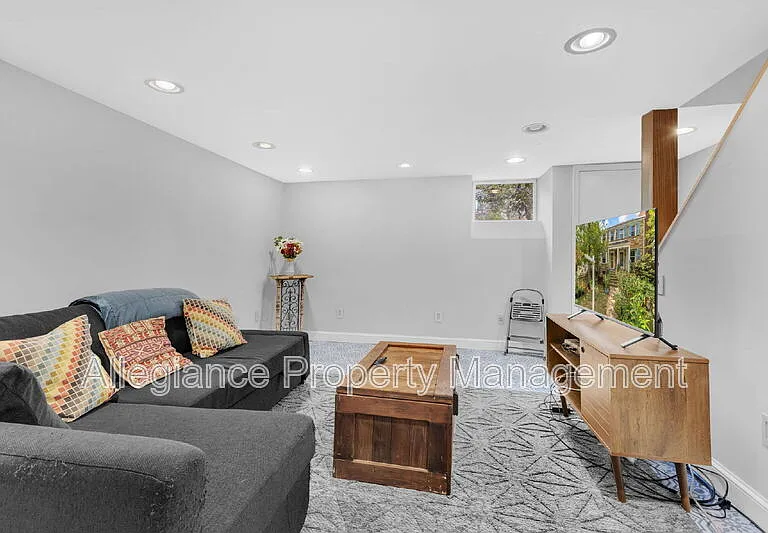 525 E Alexandria Ave — Photo 18