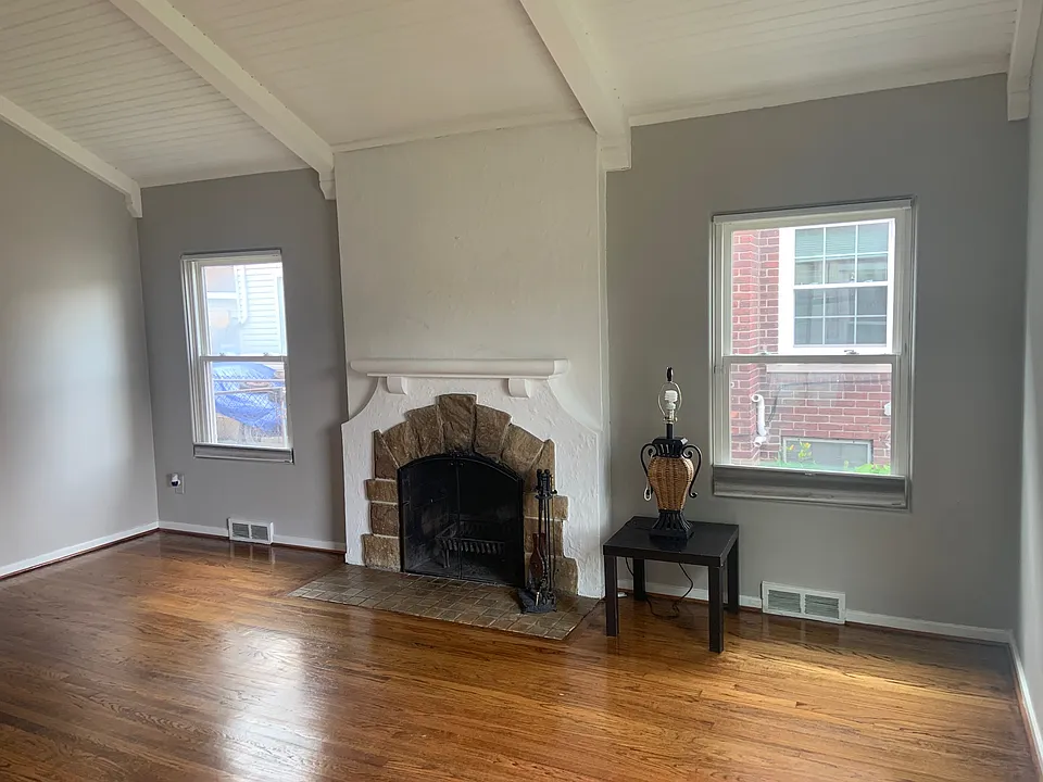 2809 W Eight Mile Rd