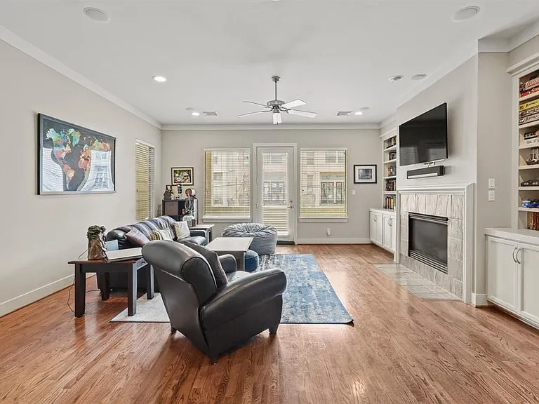5226 Lillian St — Photo 3