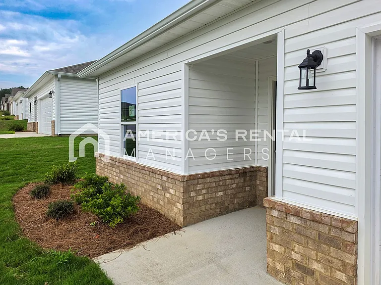 10303 Squires Way — Photo 7