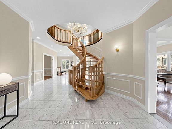 4th image of 237 Princess Ave