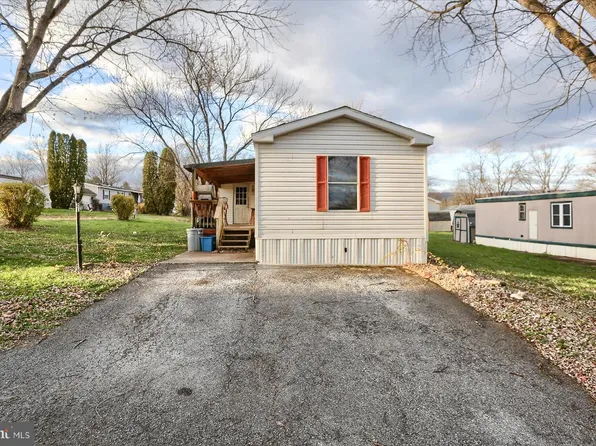 21 Walnut Ln, Carlisle, PA 17015