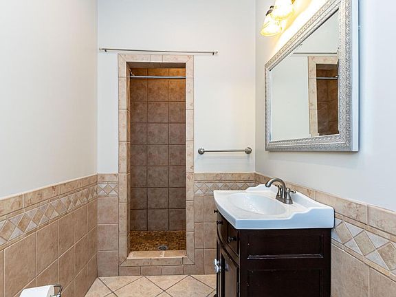 4th image of 2836 Herschel St #2
