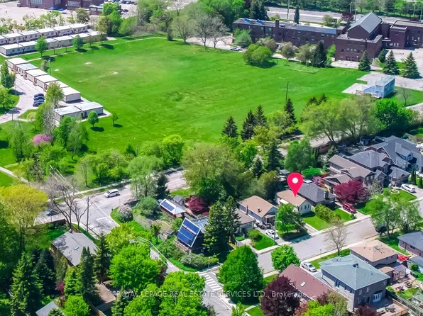 10 Thatcher Ave, Toronto, ON M1M 2M2