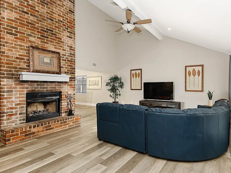103 N Deerfoot Cir — Photo 3