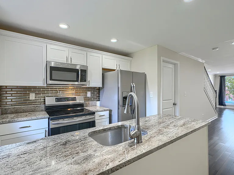 432 Grundy St — Photo 7