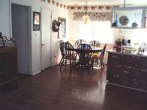 4th image of 27407 Dolton Dr