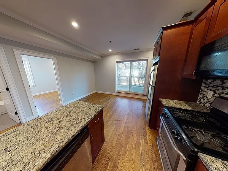 27 Chestnut Ave #1 — Photo 4