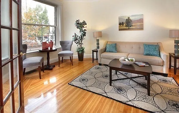 4 bed, 2.0 bath, 2200 sqft, $6,400 — Photo 2