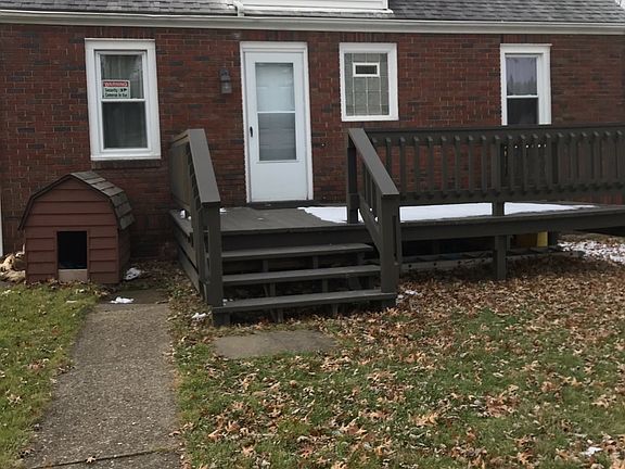 Back of 1185 Trumball Ave, Warren, Ohi0 44484 Deck for lounging, dog house with fenced yard.