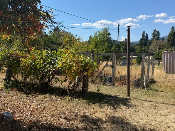 817 Ream Ave, Mount Shasta, CA 96067