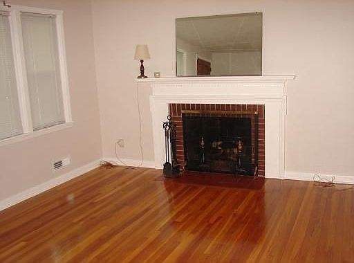 Living room w/ fireplace