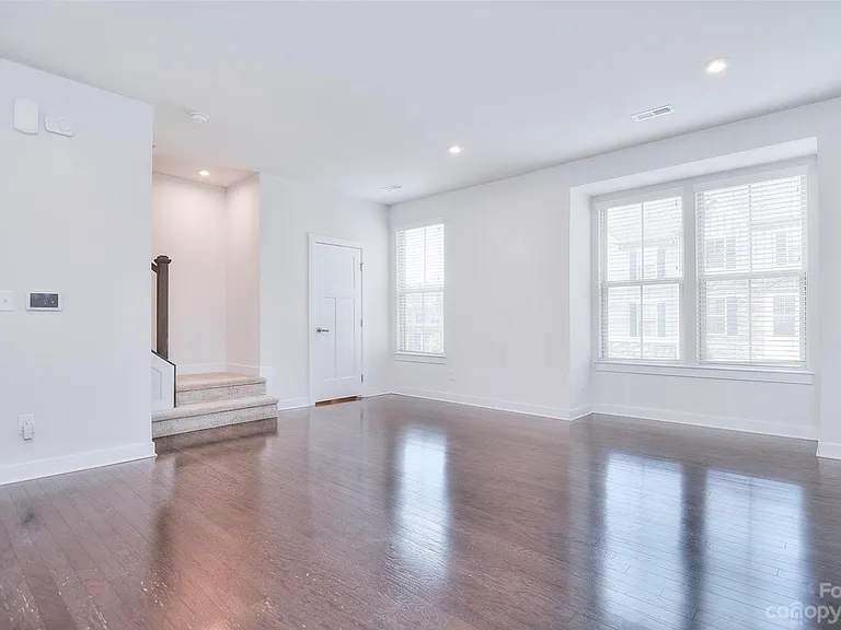 1810 Shumard Ln — Photo 21