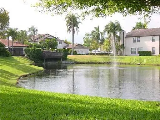 2 bed, 2.0 bath, 912 sqft, $1,350 — Photo 3