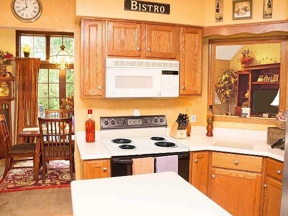 5th image of 964 Bedford Dr