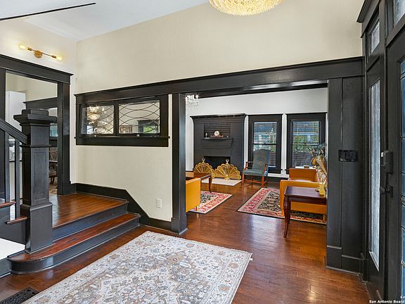 4th image of 223 E Craig Pl