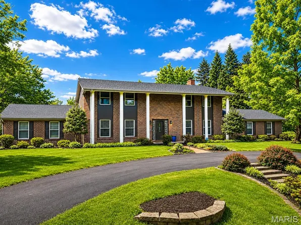 1216 Paloma Dr, Saint Louis, MO 63131