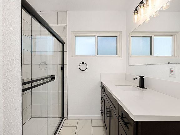 4th image of 2619 Chestnut Ave APT 9