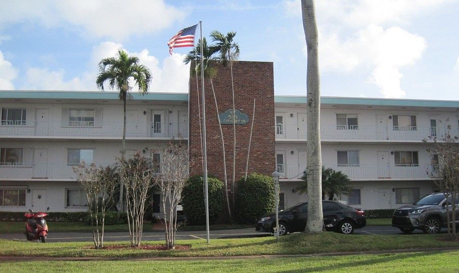 1st image of 515 S Crescent Dr APT 307