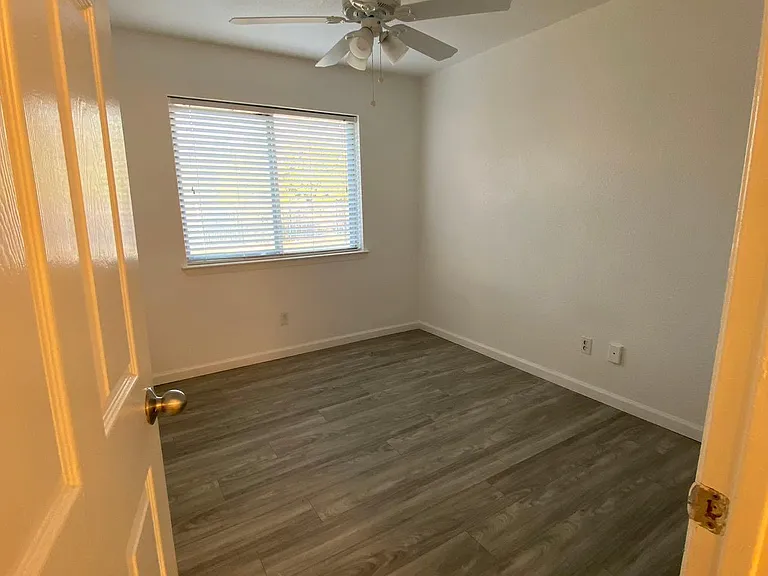 3501 Gatewood Ln — Photo 8