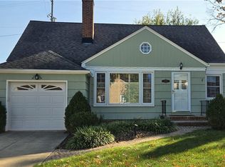 1495 Parkwood Rd, Lakewood, OH