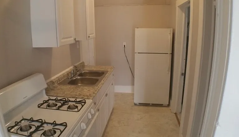 1138 W Ashby Pl #1 — Photo 5