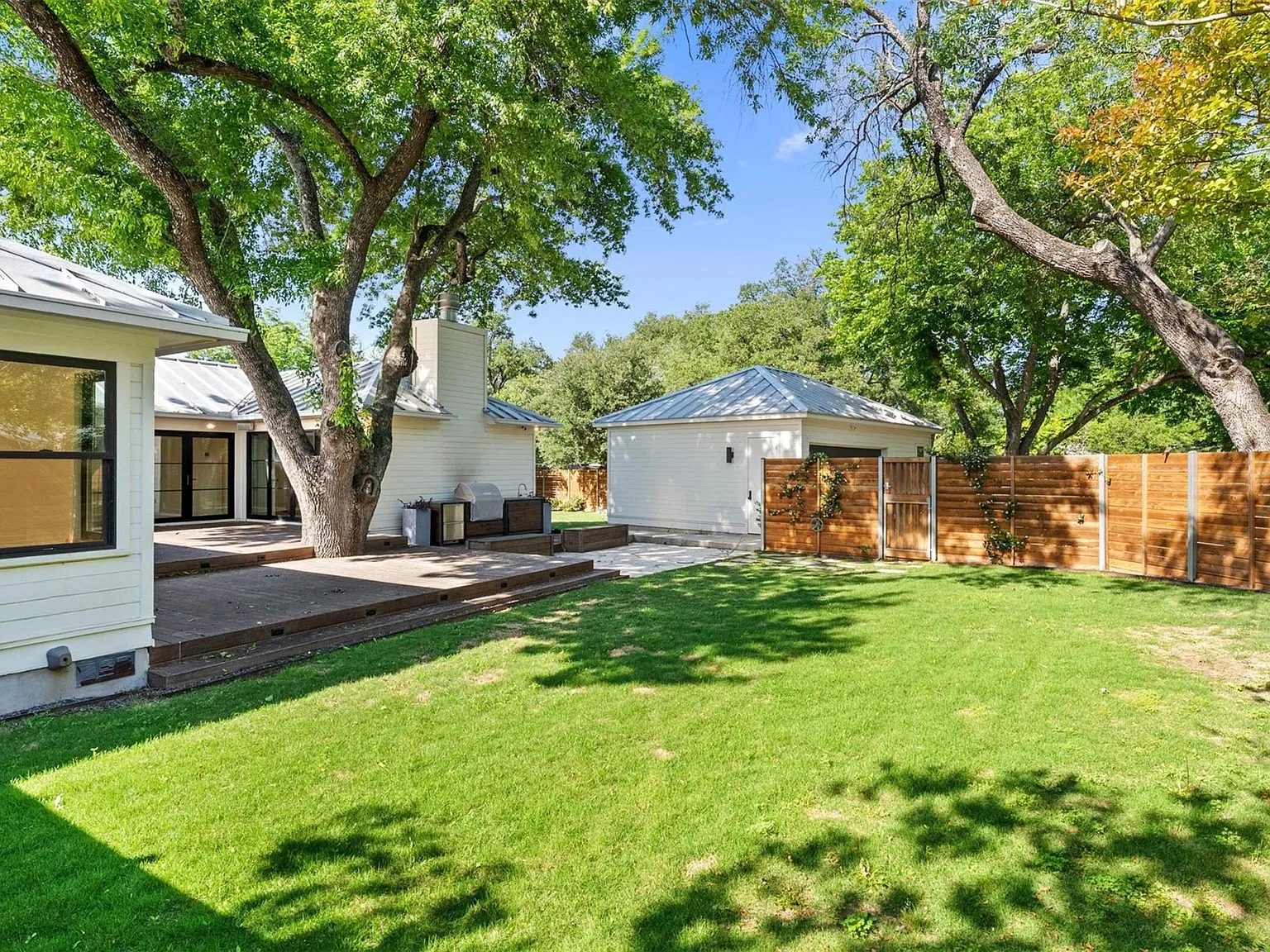 3 bed, 2.5 bath, 2354 sqft, $5,000 — Photo 4