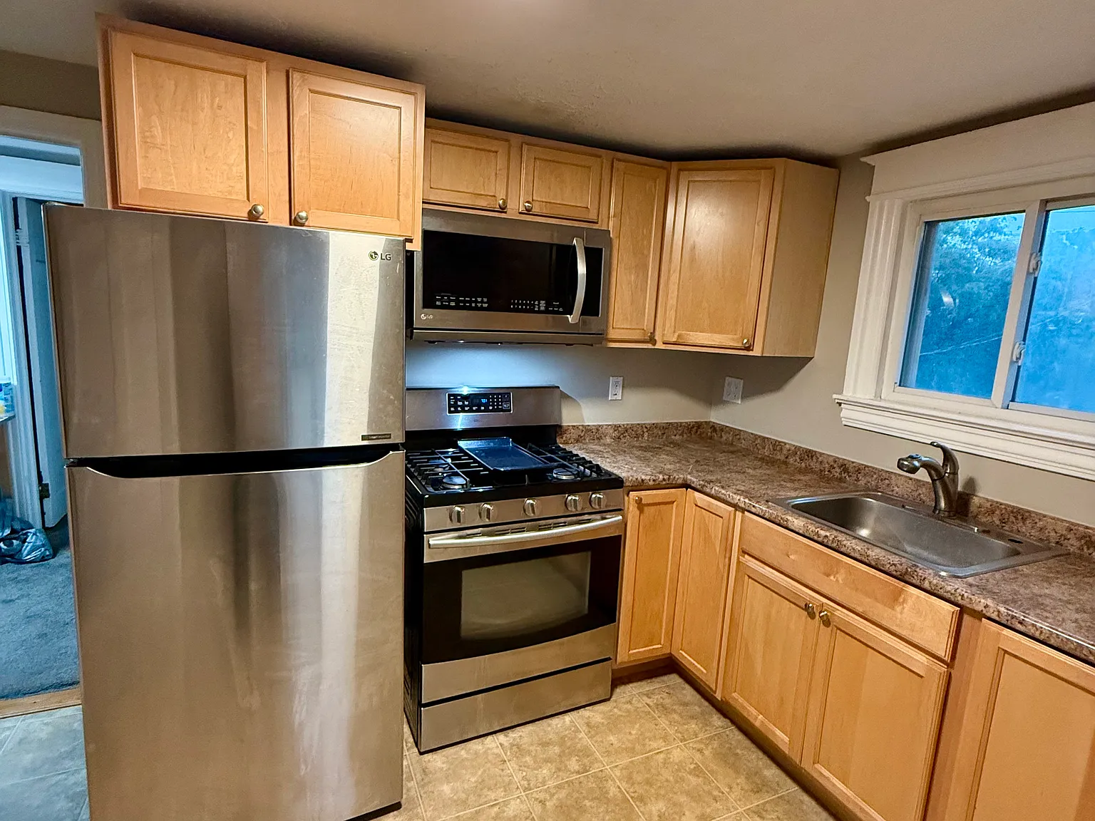 3 bed, 1.5 bath, $1,850 — Photo 2