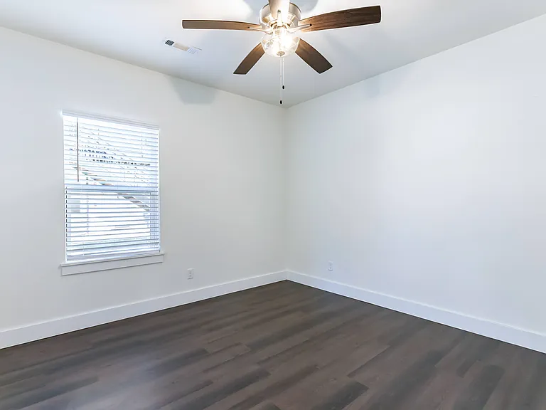 The Lakewood House Apartments — Photo 21