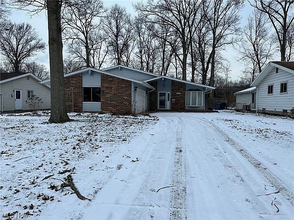 2nd image of 26412 Redwood Dr