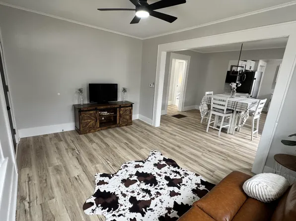 427 N Bond Ave, Marshall, MO 65340