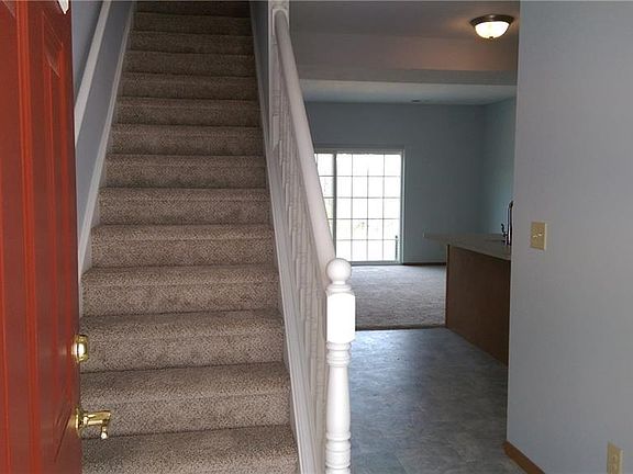2nd image of 16464 Cottonwood Pl