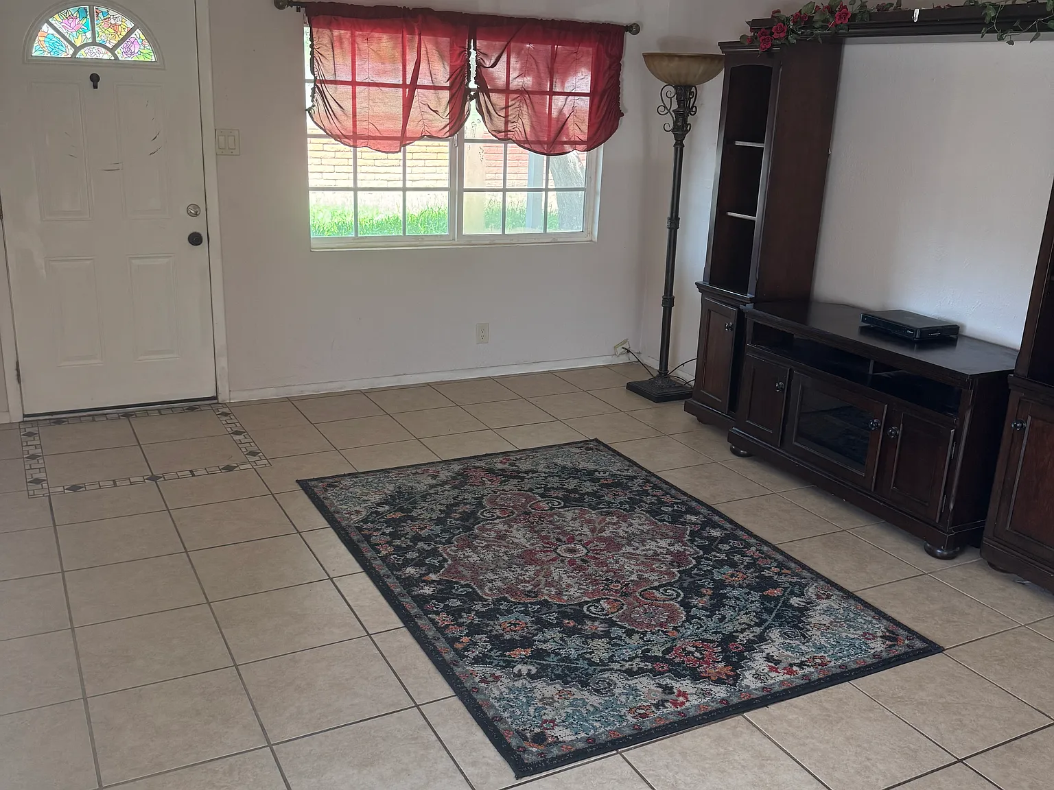 4 bed, 1443 sqft, $2,000 — Photo 2