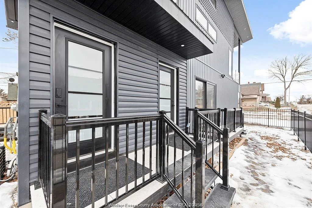 3 bed, 1.5 bath, $2,250 — Photo 2