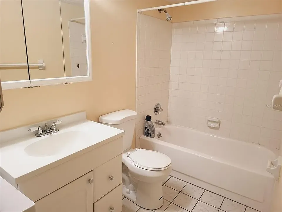 400 El Camino Dr #203