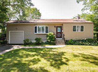 12 46th St, Islip, NY 11751