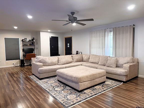 4th image of 405 Margaret Dr