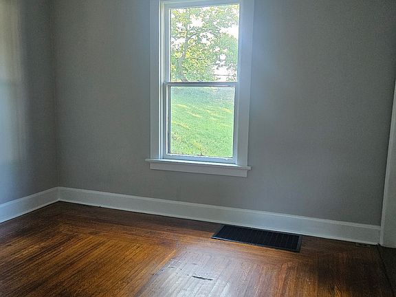 4th image of 1028 Fairbanks Ave