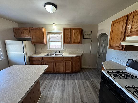 5th image of 821 N Elmer St