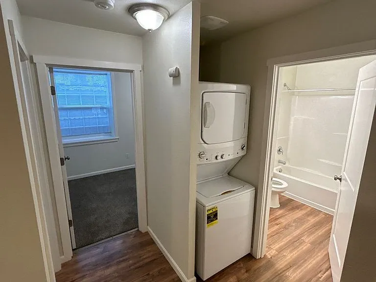 200 Railroad Ave #2 — Photo 7