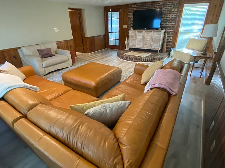 1300 Beach Dr — Photo 4