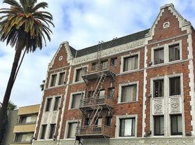Serrano Club Apartments