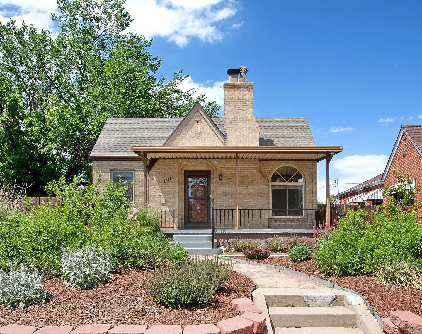 3 bed, 2.0 bath, 1835 sqft, $3,320 — Photo 1