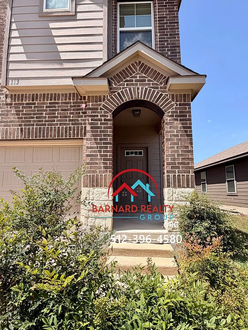 Available Now: Home in a Family Friendly Neighborhood — Photo 3