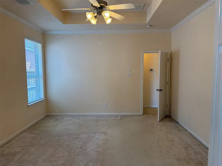 10727 Gilford Crest Dr — Photo 15